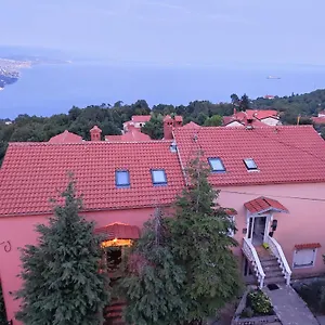 uphill-opatija-apartment.primorje-gorskikotar.com/
